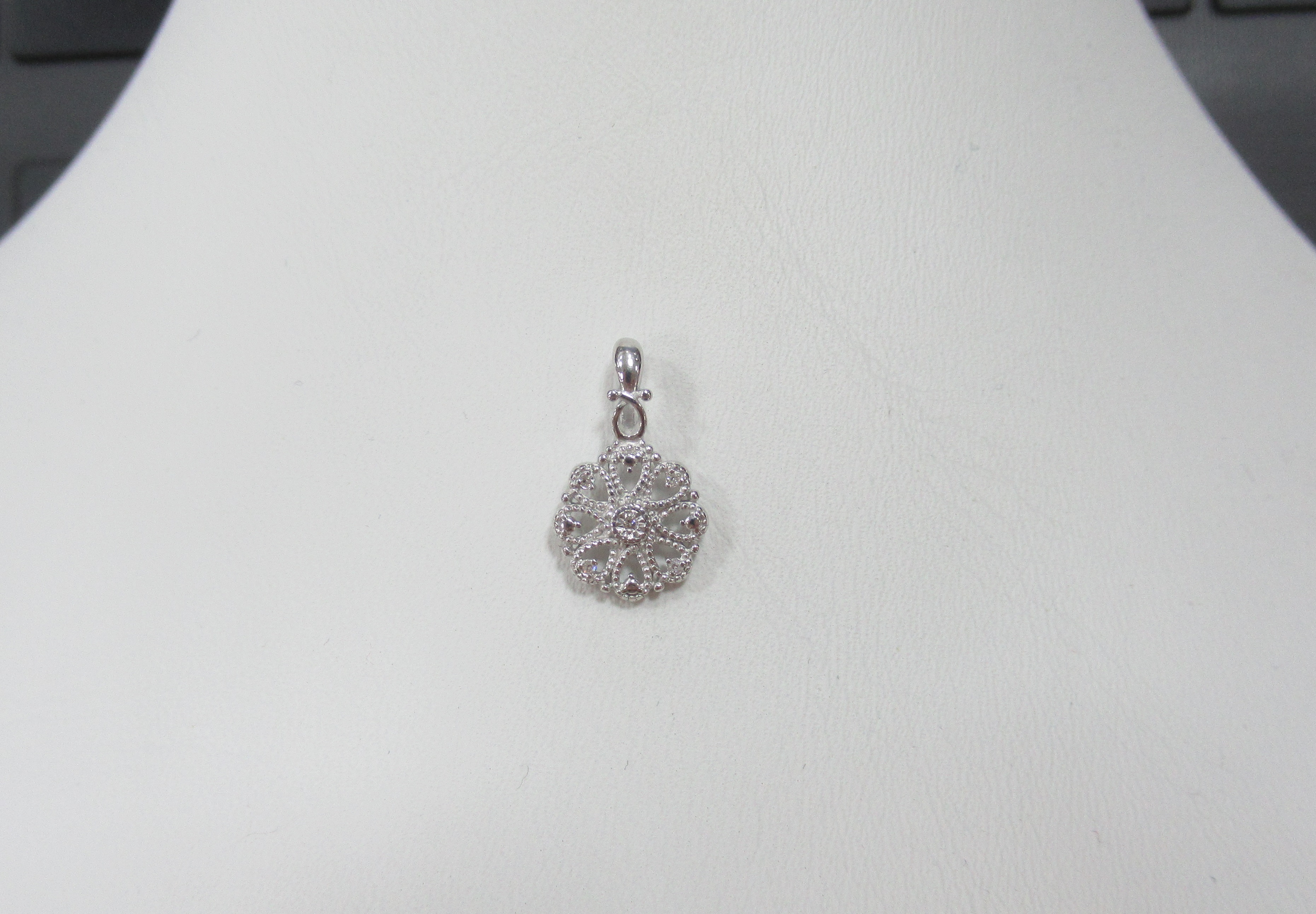 Серебряная подвеска с бриллиантами